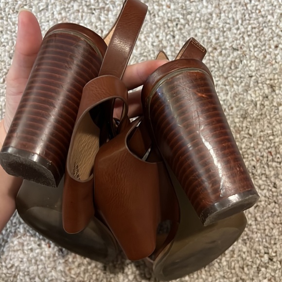 Unsure of brand- tan heels size 9 - Picture 2 of 3